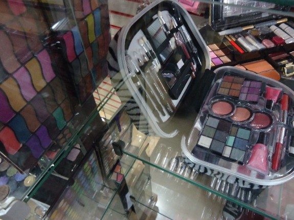 Maquiagem barata na Ladeira Porto Geral - São Paulo para Iniciantes