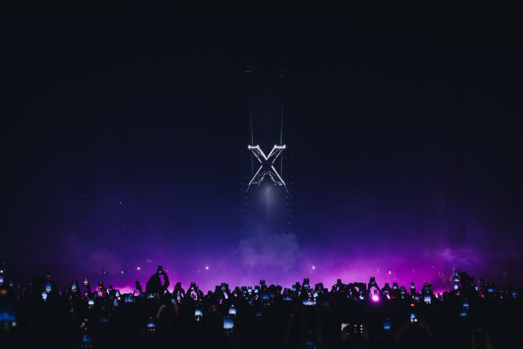 Adriatique se apresenta no evento Presents 'X' em São Paulo