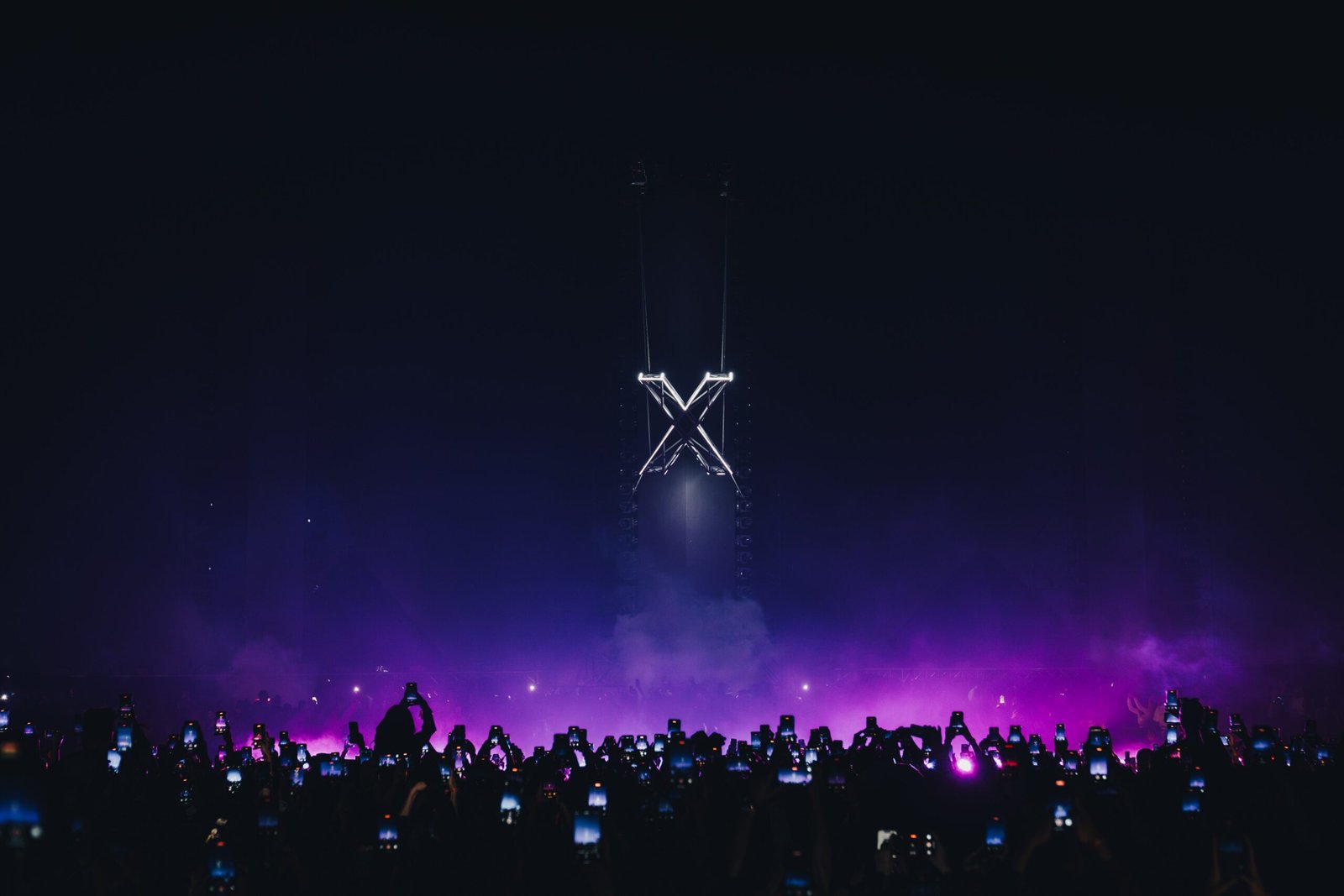 Adriatique se apresenta no evento Presents 'X' em São Paulo