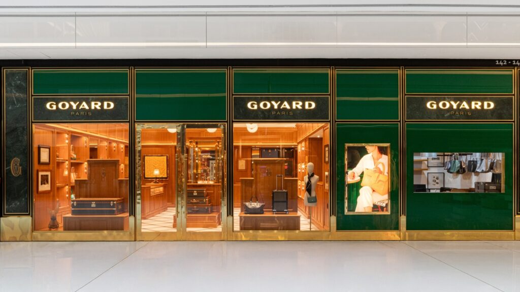 Boutique Goyard no JK Iguatemi com design elegante e elementos de luxo