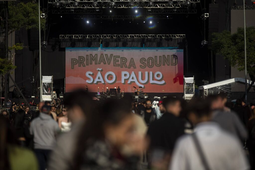 Cartaz do festival Primavera Sound São Paulo 2026 com informações sobre pré-venda e atrações