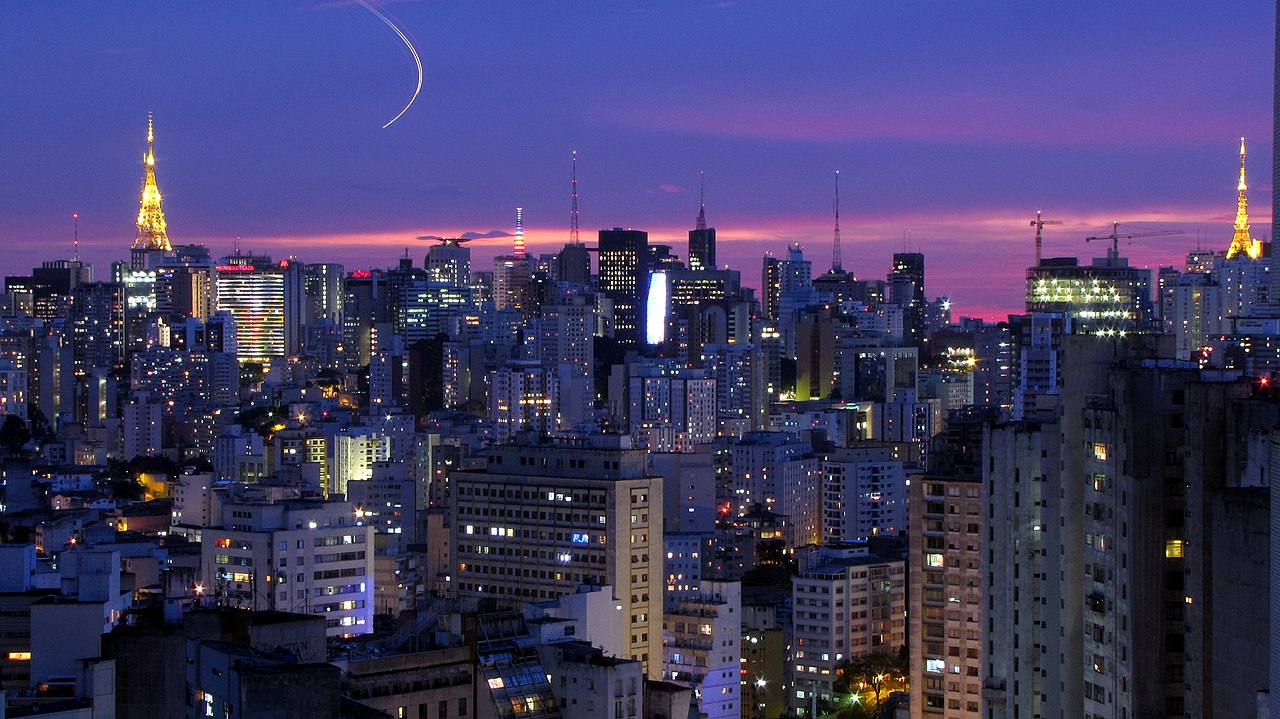 Vista panorâmica dos rooftops com potencial gastronômico em São Paulo