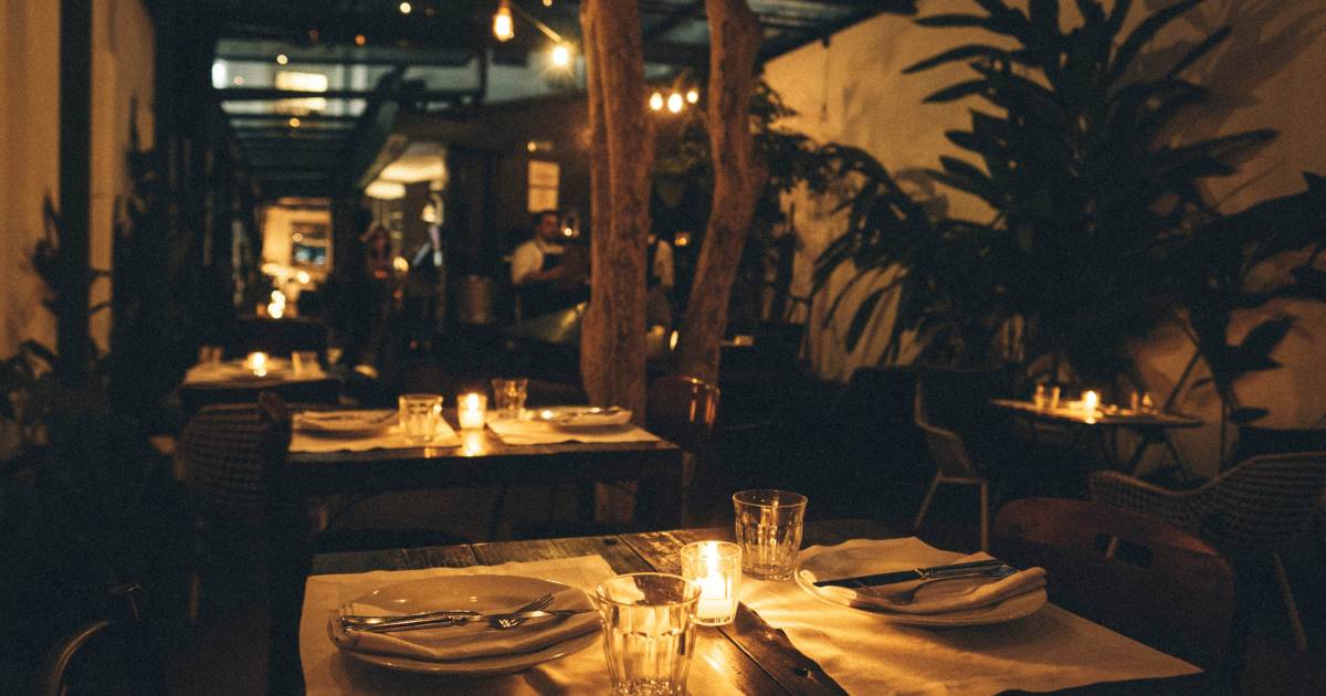 Romantic dinner setting in a stylish São Paulo restaurant