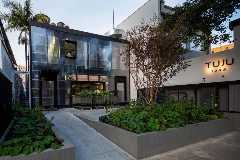 Tuju eleito o melhor em hospitalidade pelo The 50 Best Restaurants 2026