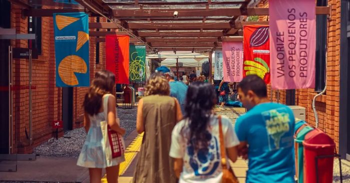 Decorativos de alimentos e bebidas na Feira Sabor Nacional, comemorando 10 anos de gastronomia brasileira