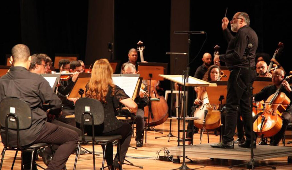 Orquestra Sinfônica Municipal de Santos se apresentando na Sala São Paulo