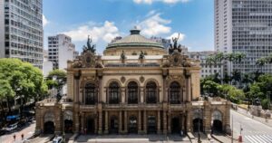 Vista do Theatro Municipal de São Paulo durante as comemorações de 115 anos