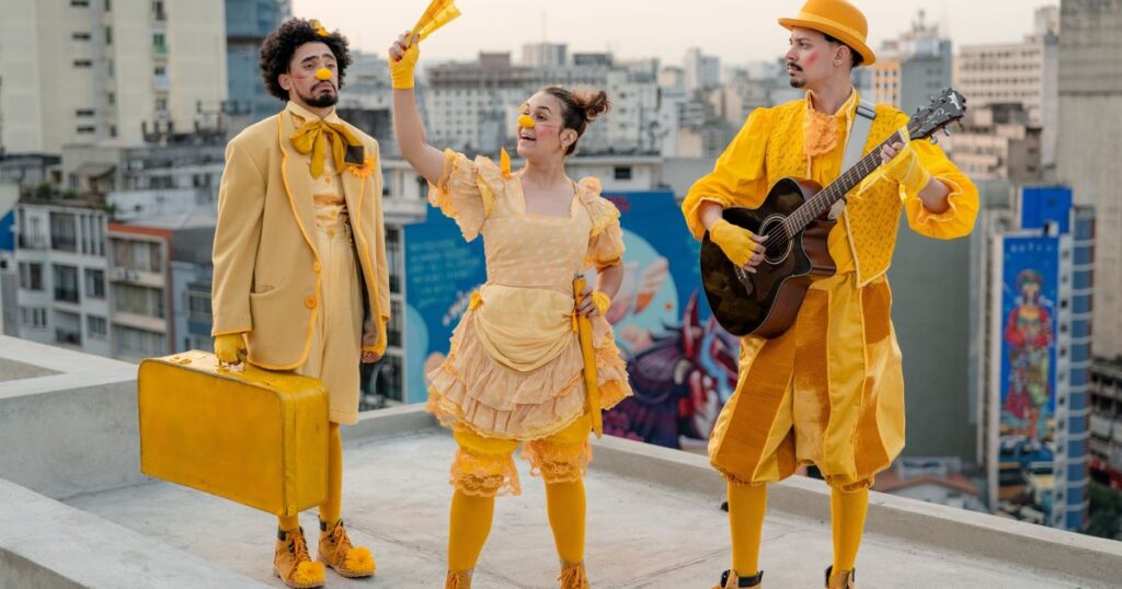 Crianças se divertindo em atividades culturais no Dia das Crianças em São Paulo