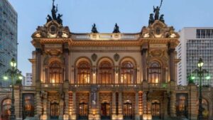 Fachada do Theatro Municipal de São Paulo, um ícone cultural com arquitetura impressionante
