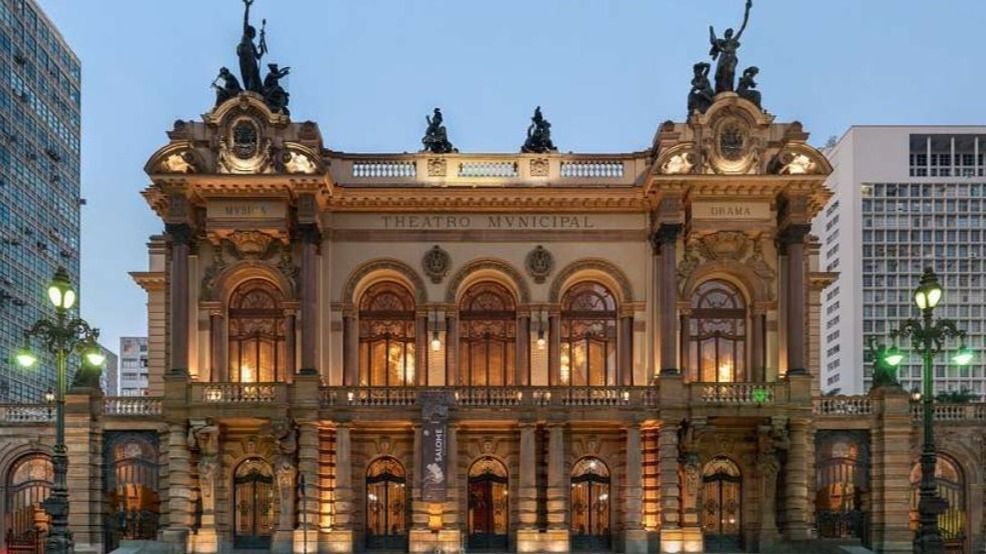 Fachada do Theatro Municipal de São Paulo, um ícone cultural com arquitetura impressionante